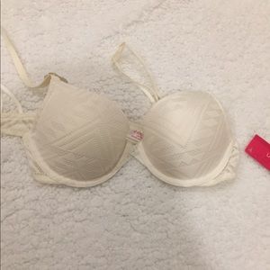 NWT White T-Shirt Bra